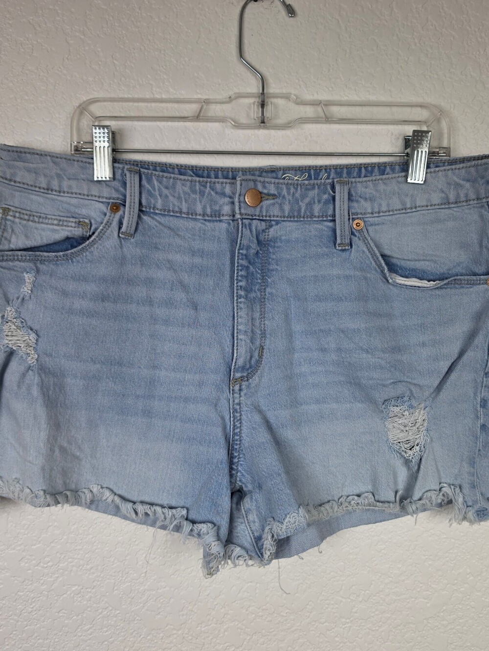 Universal Thread Size 16 33 Light Wash Blue Jean Shorts